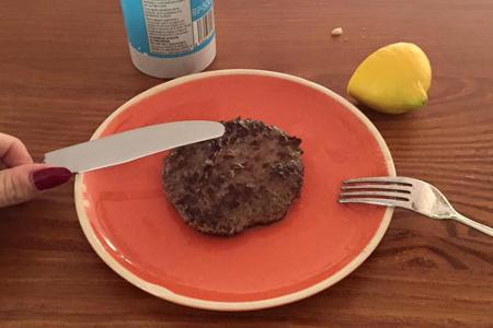 Daniela Katzenbergers Mittagessen: Ein Burger ohne Brot