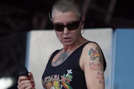 Sinead O'Connor bei einem Auftritt in Westport Sinead O'Connor bei einem Auftritt in Westport
