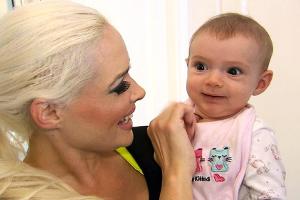 Daniela Katzenberger feiert ihren ersten Muttertag am Meer