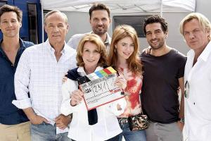 Regisseur Simon Verhoeven (Mitte hinten) mit Florian David Fitz (v.li.n.re.), Heiner Lauterbach, Senta Berger, Palina Rojins...