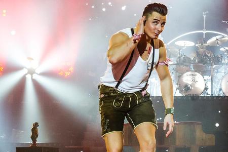 Andreas Gabalier auf einer Bühne in Berlin Andreas Gabalier auf einer Bühne in Berlin