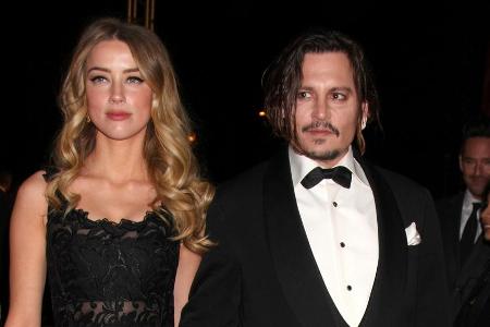 Erpresst Amber Heard Johnny Depp? Ein Freund des Schauspielers behauptet genau das Erpresst Amber Heard Johnny Depp? Ein Freund des Schauspielers behauptet genau das