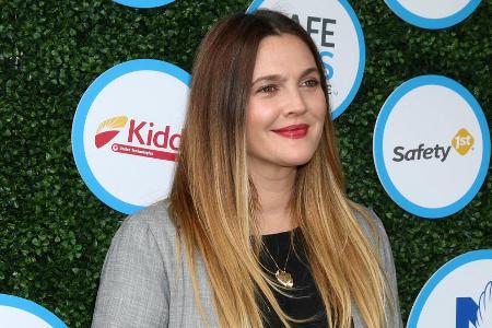 Drew Barrymore zeigt sich nach ihrer Trennung von Will Kopelman selbstbewusst Drew Barrymore zeigt sich nach ihrer Trennung von Will Kopelman selbstbewusst