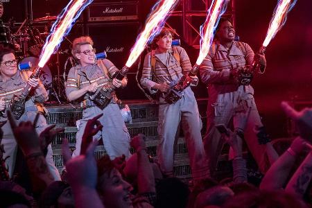 Abby Yates (Melissa McCarthy), Jillian Holtzmann (Kate McKinnon), Erin Gilbert (Kristen Wiig) und Patty Tolan (Leslie Jones)... Abby Yates (Melissa McCarthy), Jillian Holtzmann (Kate McKinnon), Erin Gilbert (Kristen Wiig) und Patty Tolan (Leslie Jones)...