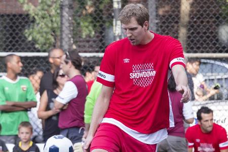 Auch auf dem Fußballplatz ein feiner Techniker: Dirk Nowitzki Auch auf dem Fußballplatz ein feiner Techniker: Dirk Nowitzki