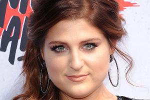 Meghan Trainor: Böser High-Heel-Sturz auf der Bühne