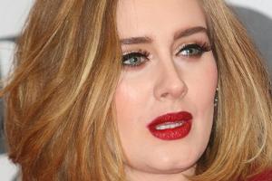 Adele geigt Kölner-Publikum die Meinung