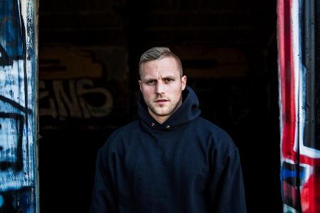 Der deutsche Rapper Kontra K schreibt seine Musik aus dem Bauch heraus Der deutsche Rapper Kontra K schreibt seine Musik aus dem Bauch heraus