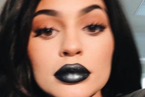 Kylie Jenners neuer Lippenstift trägt den Namen Majesty