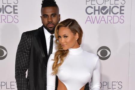 Jason Derulo und Daphne Joy auf dem roten Teppich der People's Choice Awards im Januar Jason Derulo und Daphne Joy auf dem roten Teppich der People's Choice Awards im Januar