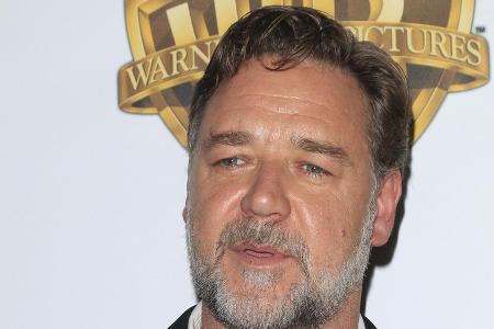 Russell Crowe hat 2010 versucht mit dem Rauchen auszuhören - erfolglos. Russell Crowe hat 2010 versucht mit dem Rauchen auszuhören - erfolglos.