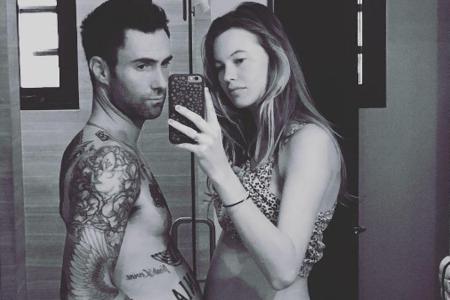 Adam Levine nimmt an jedem Schritt der Schwangerschaft seiner Frau Behati Prinsloo teil Adam Levine nimmt an jedem Schritt der Schwangerschaft seiner Frau Behati Prinsloo teil