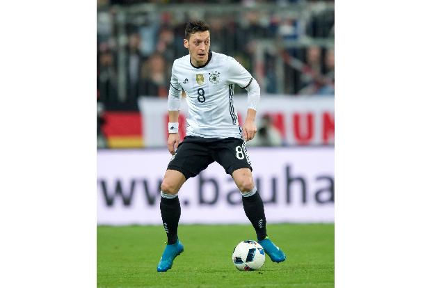 08 Özil.jpg
