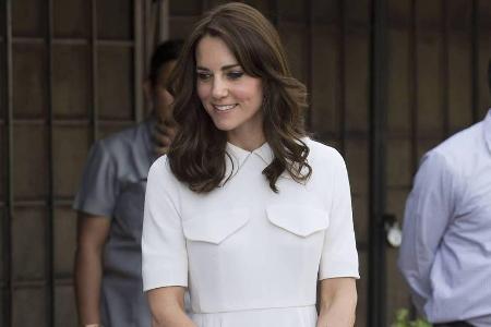 Herzogin Kate in einem weißen Traumkleid von Emilia Wickstead