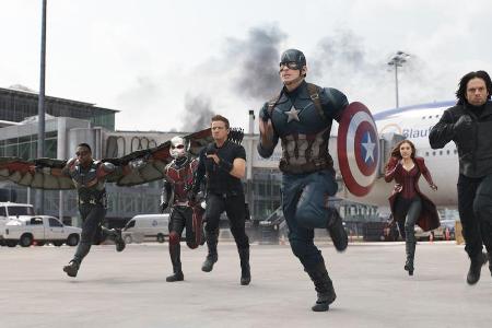 Eine schlagfertige Truppe: Captain America (Chris Evans) und ein Teil der Avengers, die auf seiner Seite kämpfen Eine schlagfertige Truppe: Captain America (Chris Evans) und ein Teil der Avengers, die auf seiner Seite kämpfen