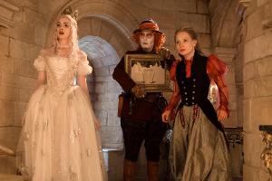 Als Weiße Königin Mirana ist Anne Hathaway derzeit im Kinofilm "Alice im Wunderland 2" zu sehen