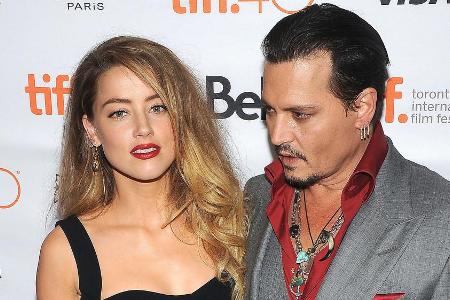 Hat er sie womöglich geschlagen? Amber Heard behauptet, dass Johnny Depp gewalttätig geworden sei Hat er sie womöglich geschlagen? Amber Heard behauptet, dass Johnny Depp gewalttätig geworden sei