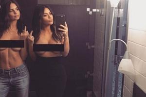 Nackt-Selfie: Kim Kardashian holt sich heiße Verstärkung