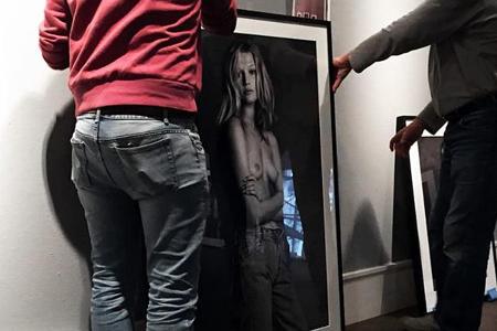 Toni Garrn ohne Schleier, dafür nur in Jeans