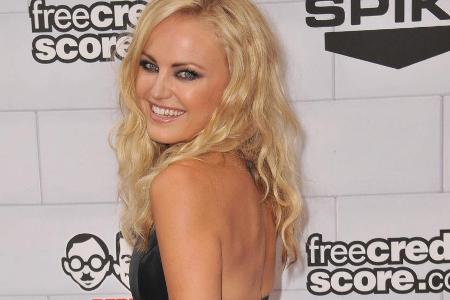 Auch im Minikleid macht sie eine tolle Figur: Malin Akerman
