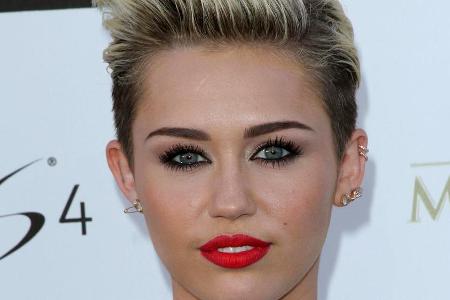 Miley Cyrus (Foto) postete ein altes Foto von Jodie Sweetin - und ihre Fans sind nicht begeistert Miley Cyrus (Foto) postete ein altes Foto von Jodie Sweetin - und ihre Fans sind nicht begeistert