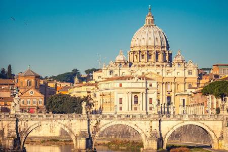 Der Petersdom in Rom ist ein wahrer Touristen-Magnet Der Petersdom in Rom ist ein wahrer Touristen-Magnet