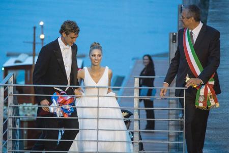 1. August: Prinzessin Caroline von Hannovers (58) Sohn, Pierre Casiraghi (28), und seine italienische Braut Beatrice Borrome...