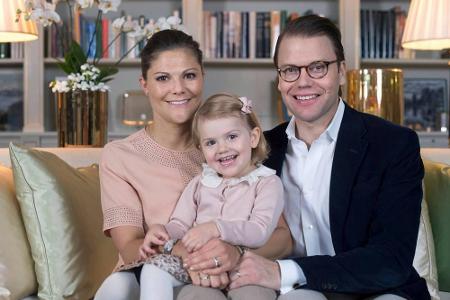 4. September: Das Königshaus bestätigte die Schwangerschaft von Kronprinzessin Victoria von Schweden (38). Wie auf dem Foto ...