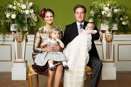 11. Oktober: Prinz Nicolas von Schweden wurde in der Kirche auf Schloss Drottningholm getauft. Taufpate war unter anderem Pr...