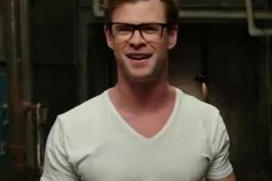 Chris Hemsworth als "Vorzimmerdame" der Ghostbusters