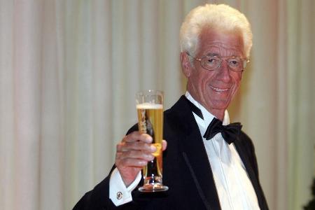 Rudi Carrell - hier bei der Verleihung der Goldenen Kamera 2006 - hatte zu seiner Tochter Caroline nicht immer eine leichte ... Rudi Carrell - hier bei der Verleihung der Goldenen Kamera 2006 - hatte zu seiner Tochter Caroline nicht immer eine leichte ...