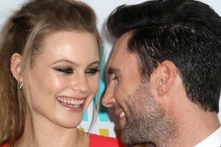 Behati Prinsloo und Adam Levine bei einer Veranstaltung in New York City Behati Prinsloo und Adam Levine bei einer Veranstaltung in New York City