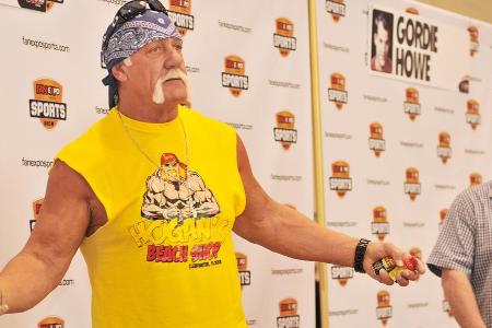 Hulk Hogan muss sich nicht nur dem Spott der Öffentlichkeit, sondern auch Vorwürfen seiner Ex-Frau stellen Hulk Hogan muss sich nicht nur dem Spott der Öffentlichkeit, sondern auch Vorwürfen seiner Ex-Frau stellen