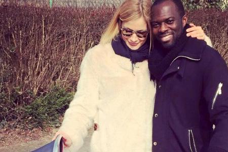 Mit diesem niedlichen Foto verkündete Hans Sarpei die Baby-Neuigkeiten auf Facebook Mit diesem niedlichen Foto verkündete Hans Sarpei die Baby-Neuigkeiten auf Facebook
