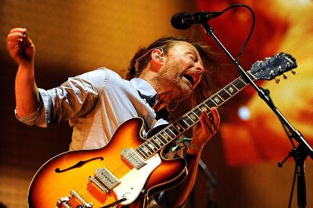 Zurück an der Gitarre: Radiohead gehen 2016 wieder auf Tour - samt Sänger Thom Yorke Zurück an der Gitarre: Radiohead gehen 2016 wieder auf Tour - samt Sänger Thom Yorke