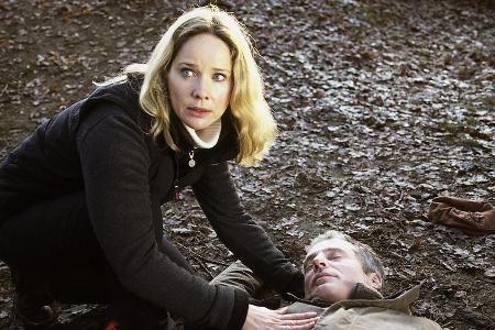 Lizzy Krüger (Ann-Kathrin Kramer) ermittelt im Mordfall ihres tödlich verunglückten Stiefvaters Lizzy Krüger (Ann-Kathrin Kramer) ermittelt im Mordfall ihres tödlich verunglückten Stiefvaters