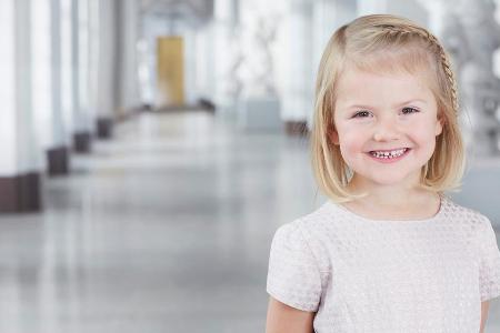 Neues Amt: Prinzessin Estelle ist seit zwei Wochen große Schwester - aber mit ihren vier Jahren trotzdem noch süß Neues Amt: Prinzessin Estelle ist seit zwei Wochen große Schwester - aber mit ihren vier Jahren trotzdem noch süß
