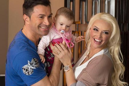 Lucas Cordalis und Daniela Katzenberger sind überglücklich über ihre kleine Tochter Lucas Cordalis und Daniela Katzenberger sind überglücklich über ihre kleine Tochter