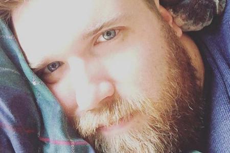 Zach zeigt lustige Selfies auf Instagram und scheint ein Herz für Hunde zu haben
