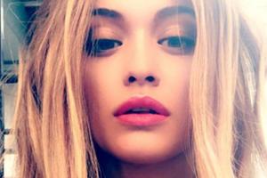 Rita Ora mag es heiß
