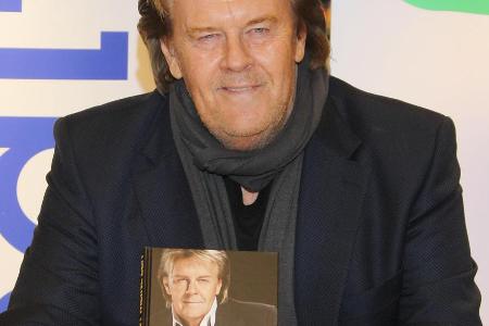 Howard Carpendale mit seinem Buch Howard Carpendale mit seinem Buch