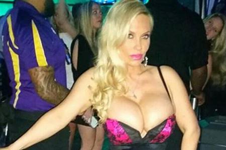Ganz schön freizügig: Coco Austin präsentiert ihren Mega-Vorbau Ganz schön freizügig: Coco Austin präsentiert ihren Mega-Vorbau
