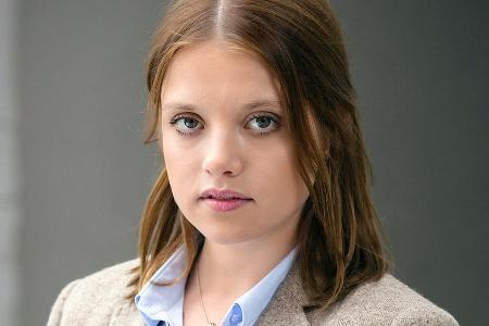 Jella Haase als ehrgeizige Polizeianwäterin Maria Magdalena Mohr
