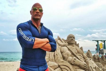 Fotobombt sein eigenes Bild: Dwayne Johnson