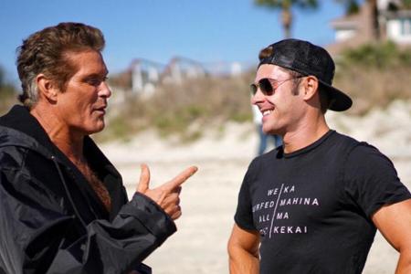David Hasselhoff (l.) gibt Zac Efron Ratschläge David Hasselhoff (l.) gibt Zac Efron Ratschläge