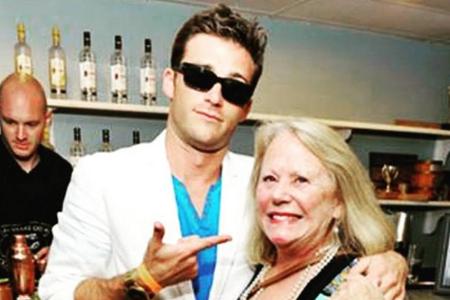 Scott Eastwood Arm in Arm mit seiner Mutter Jacelyn Reeves Scott Eastwood Arm in Arm mit seiner Mutter Jacelyn Reeves