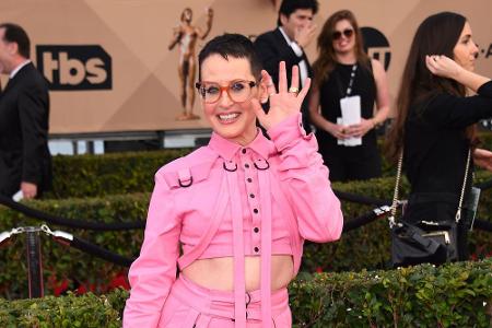 Ist das Kunst oder kann das weg? Lori Petty bei den SAG Awards Ist das Kunst oder kann das weg? Lori Petty bei den SAG Awards