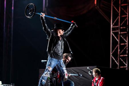 Neben Axl Rose wird wohl auch bald wieder Slash auf der Bühne zu sehen sein Neben Axl Rose wird wohl auch bald wieder Slash auf der Bühne zu sehen sein