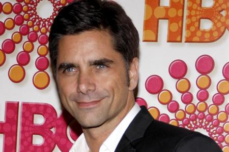 John Stamos hat seine schwere Zeit hinter sich gelassen John Stamos hat seine schwere Zeit hinter sich gelassen
