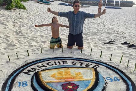 Noel Gallagher bringt seine Freude über das neue Manchester-City-Logo zum Ausdruck Noel Gallagher bringt seine Freude über das neue Manchester-City-Logo zum Ausdruck